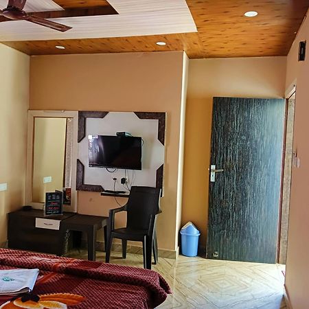 Oak Wood Homestay Banikhet Dalhousie Zewnętrze zdjęcie