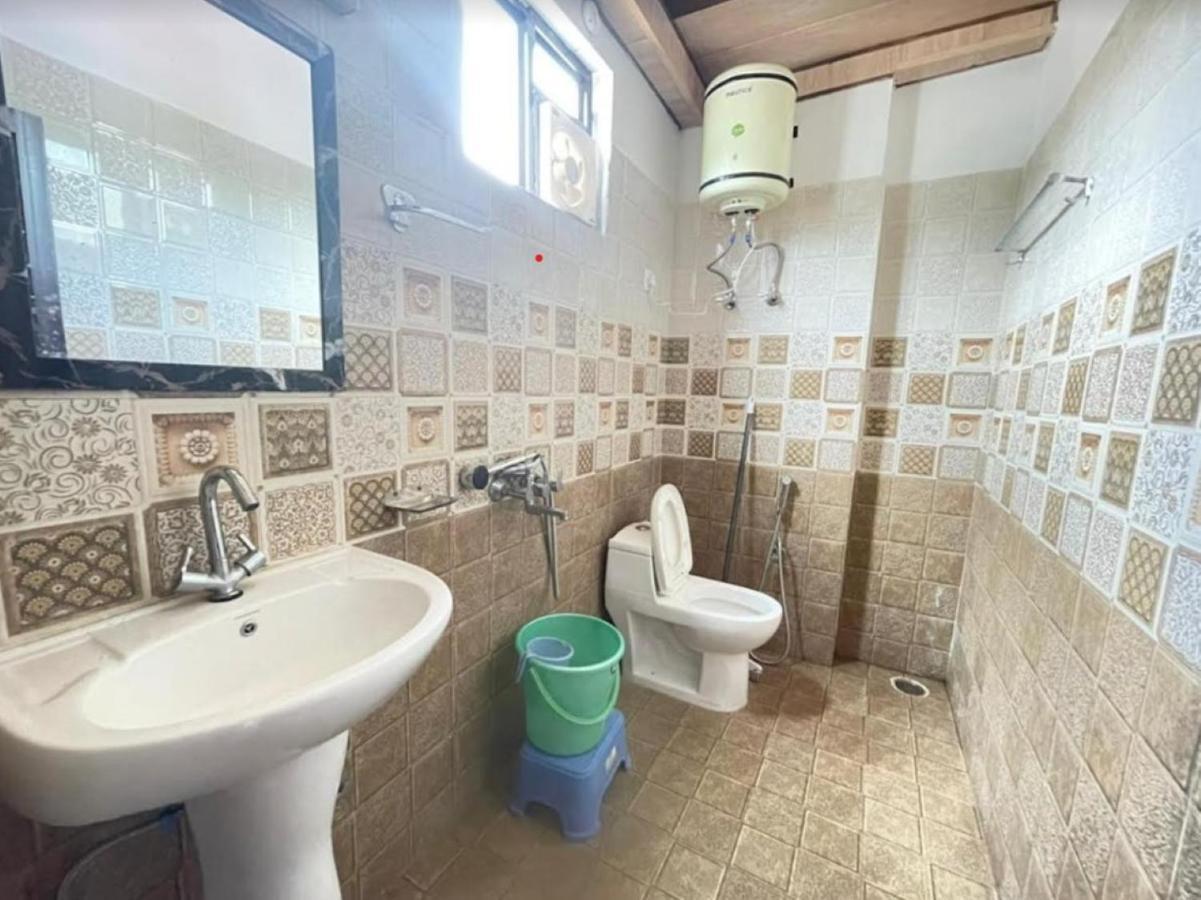 Oak Wood Homestay Banikhet Dalhousie Zewnętrze zdjęcie