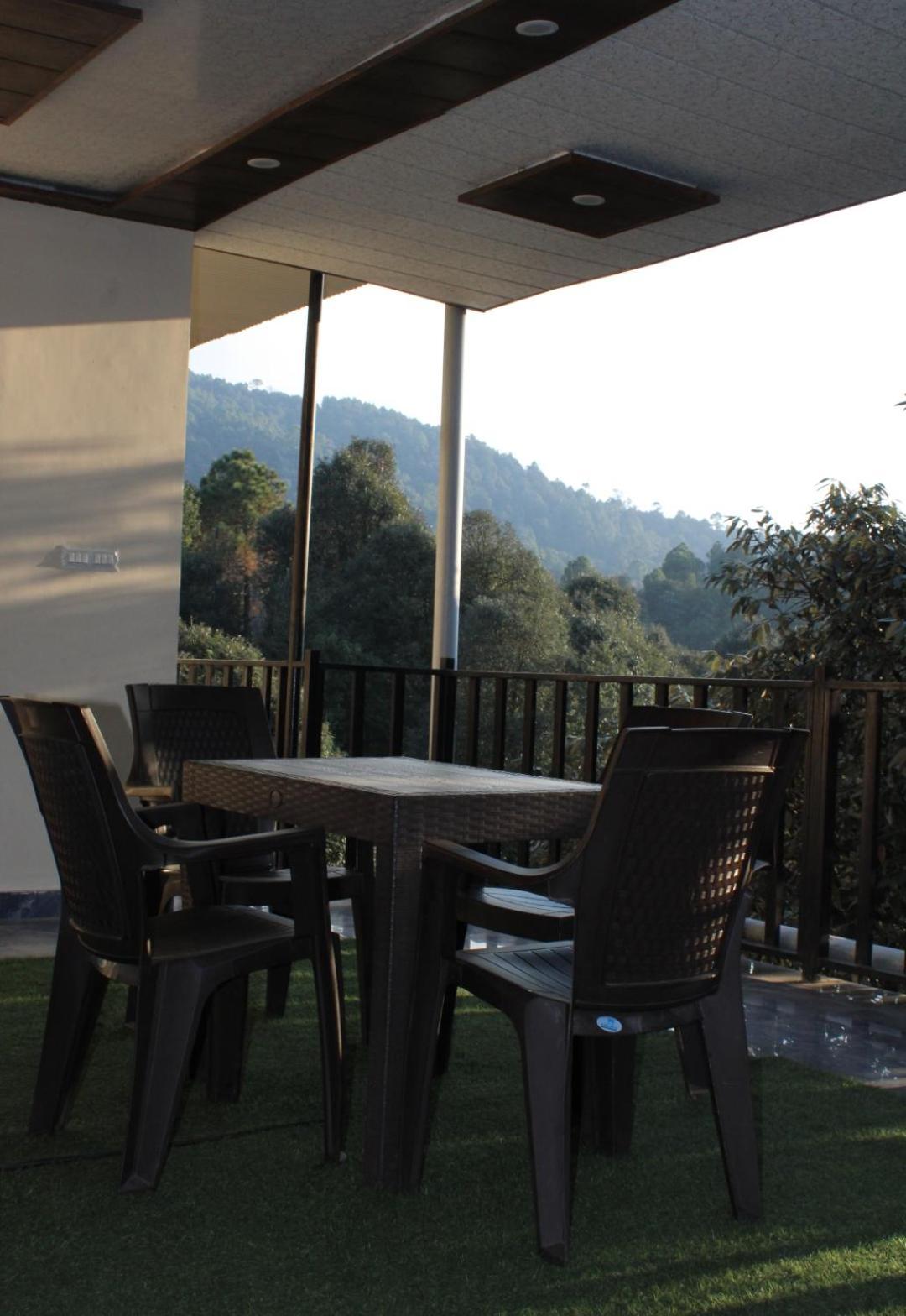 Oak Wood Homestay Banikhet Dalhousie Zewnętrze zdjęcie