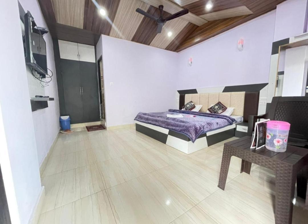 Oak Wood Homestay Banikhet Dalhousie Zewnętrze zdjęcie