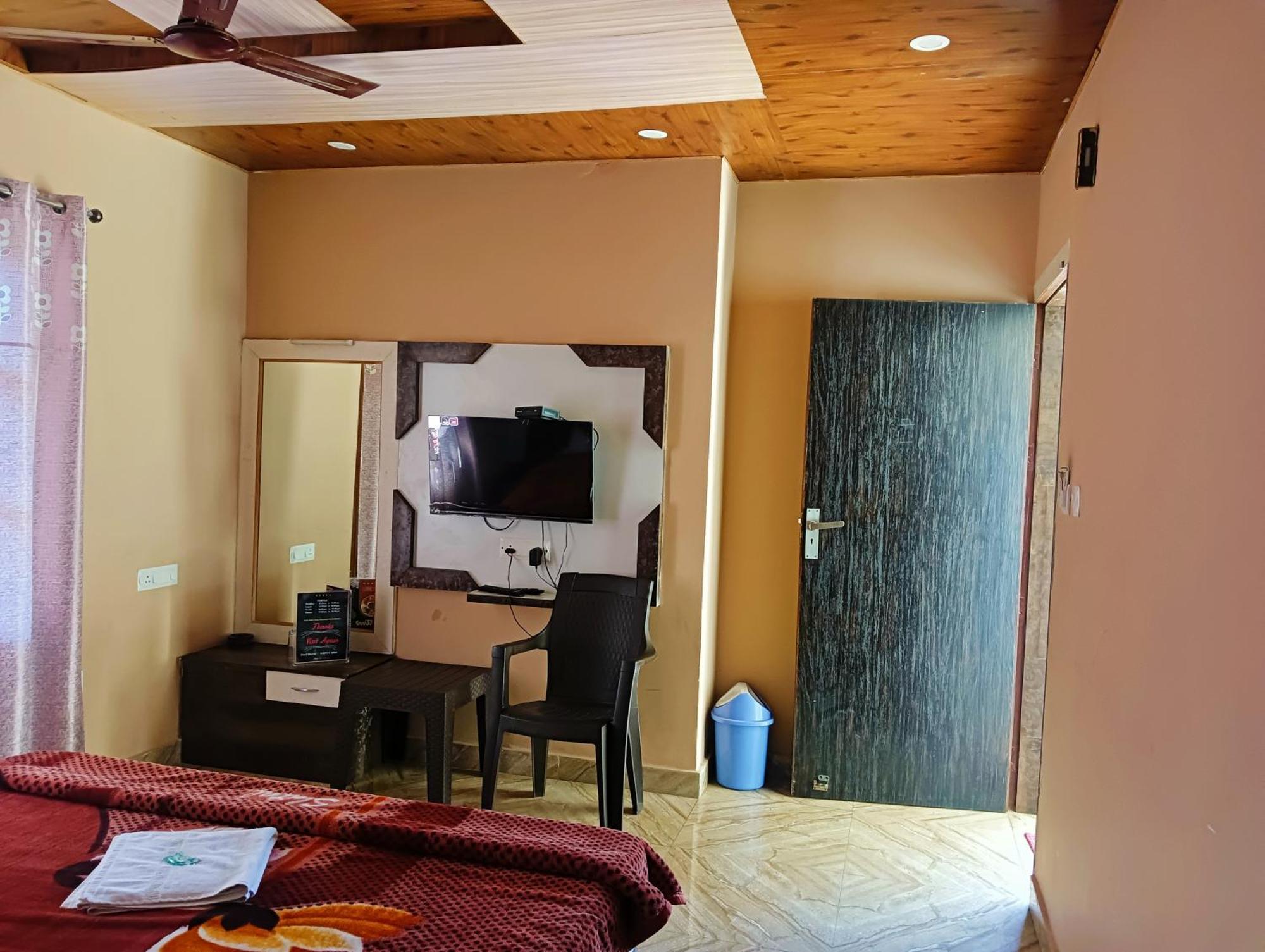 Oak Wood Homestay Banikhet Dalhousie Zewnętrze zdjęcie